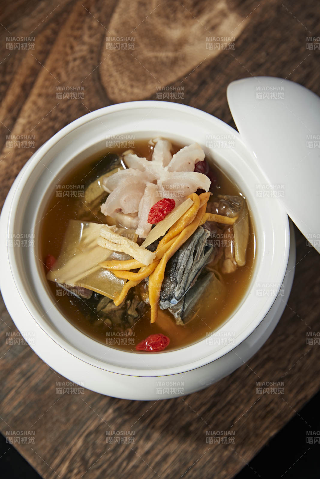 烏雞蟲草鹿鞭枸杞當歸滋補湯