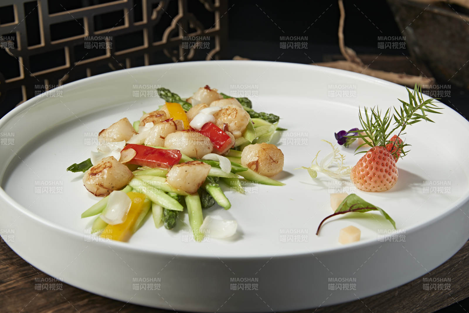 芦笋彩椒百合小炒澳带瑶柱