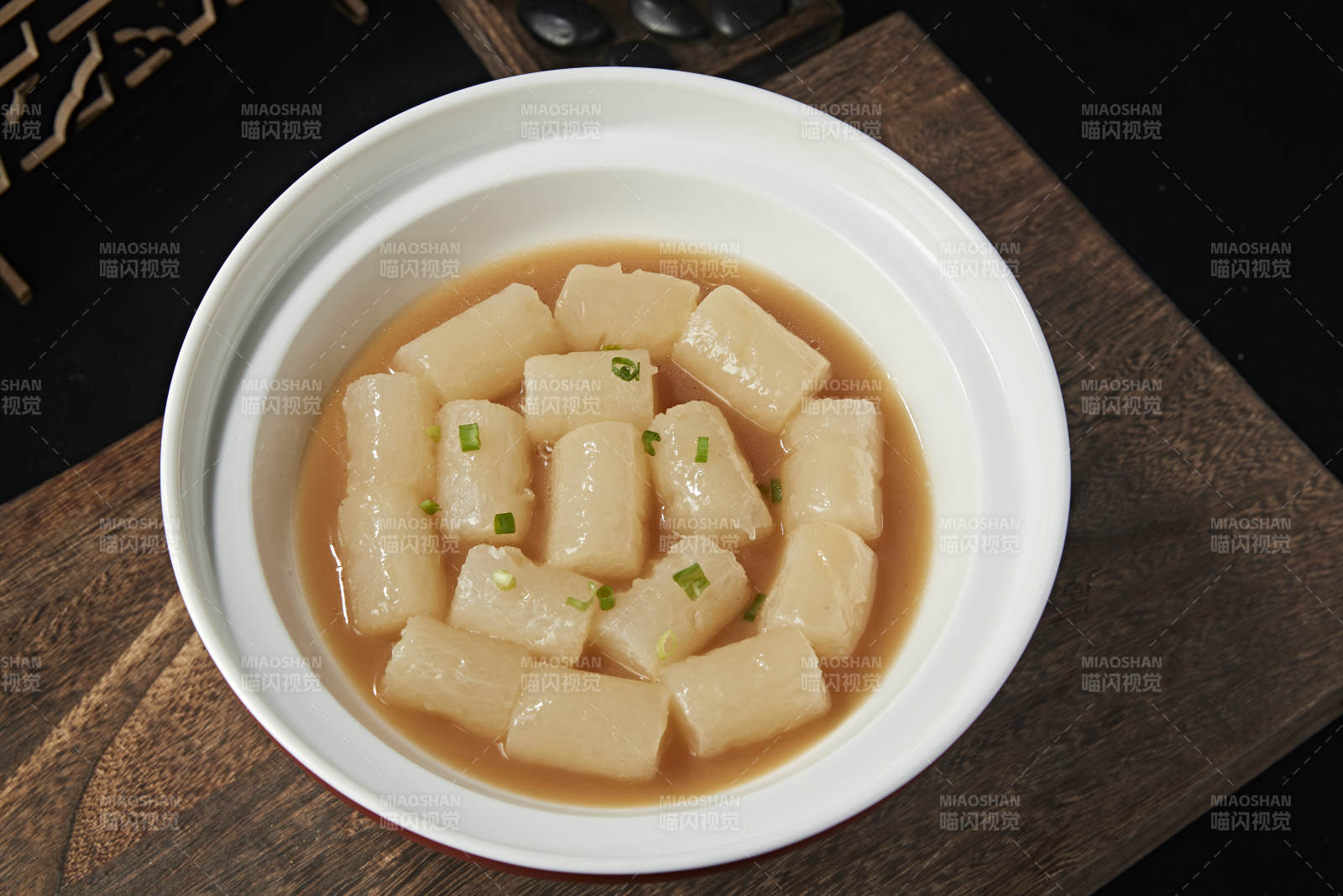 鲜鸡汤炖白萝卜