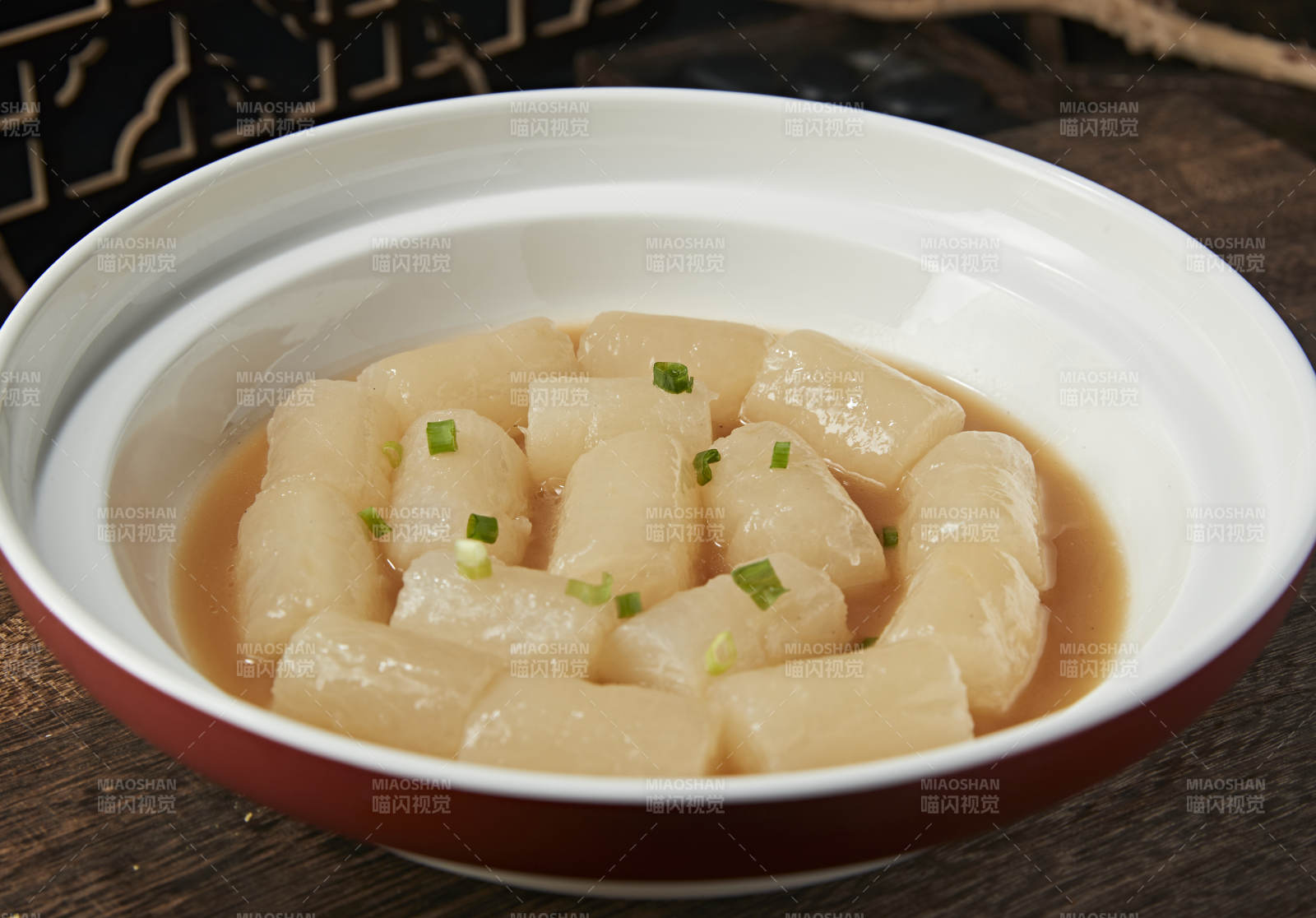 鲜鸡汤炖白萝卜