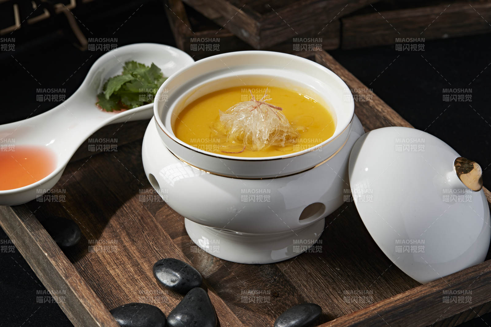 浓汤天九翅鱼翅