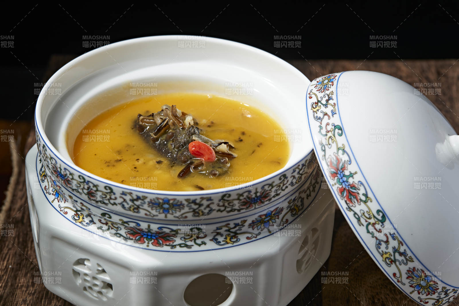 枸杞薏米扣辽参