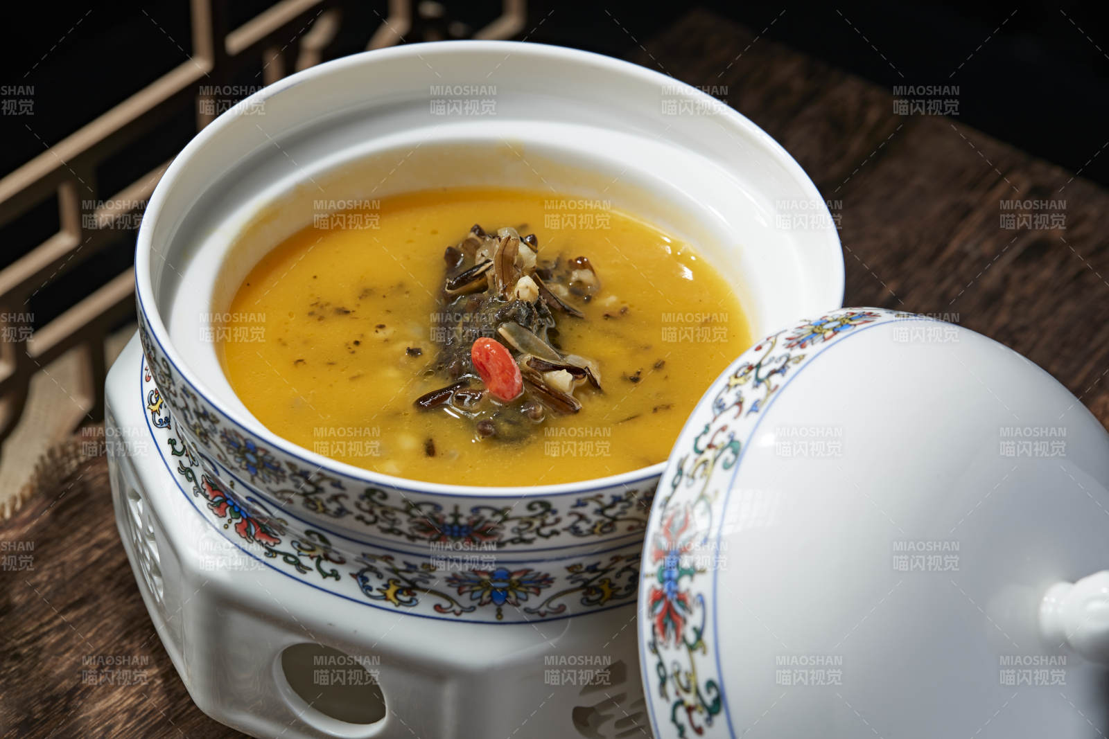 枸杞薏米扣辽参