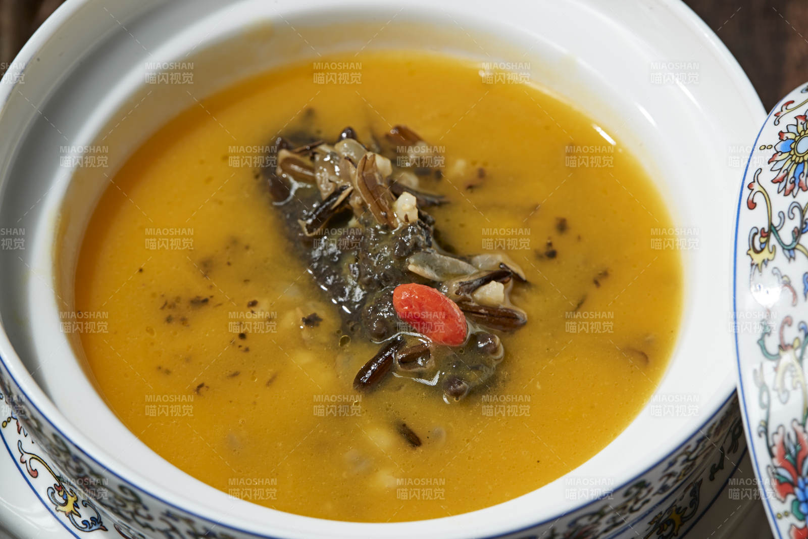 枸杞薏米扣辽参