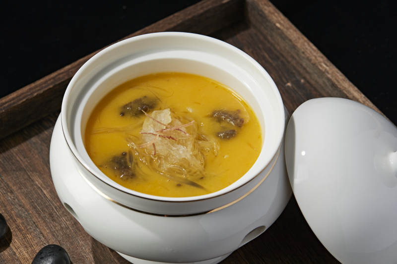 浓汤捞汁鱼翅海参炖雪蛤官燕