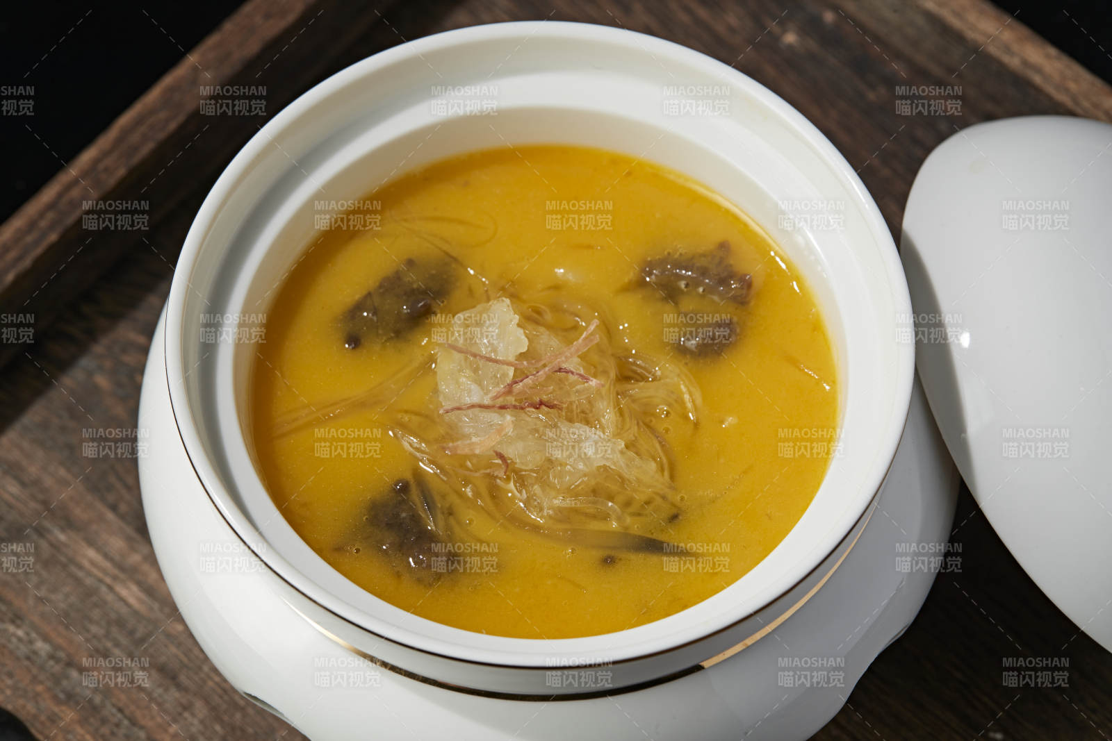 濃湯撈汁魚翅海參燉雪蛤官燕