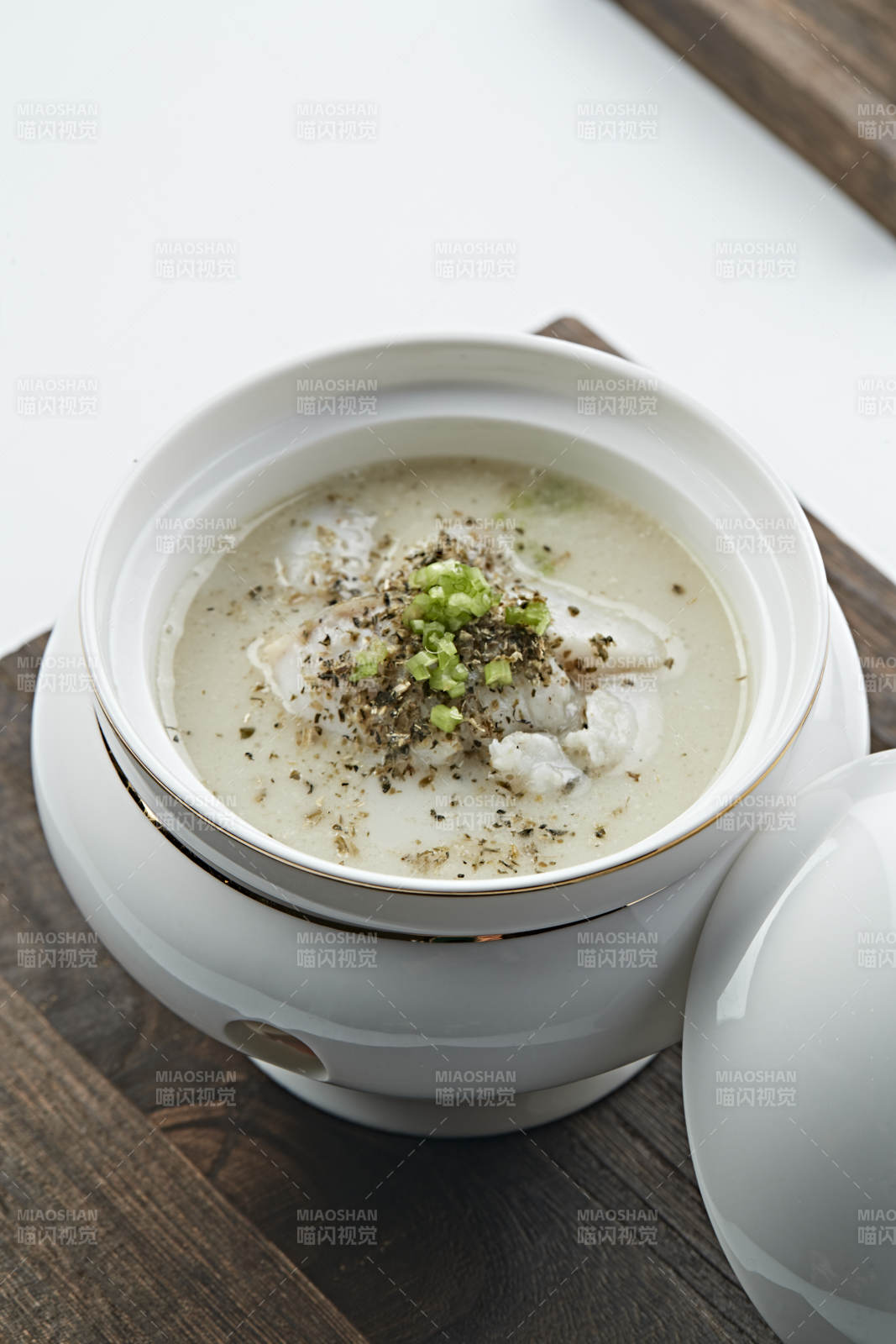 藜麥奶湯鰣魚片