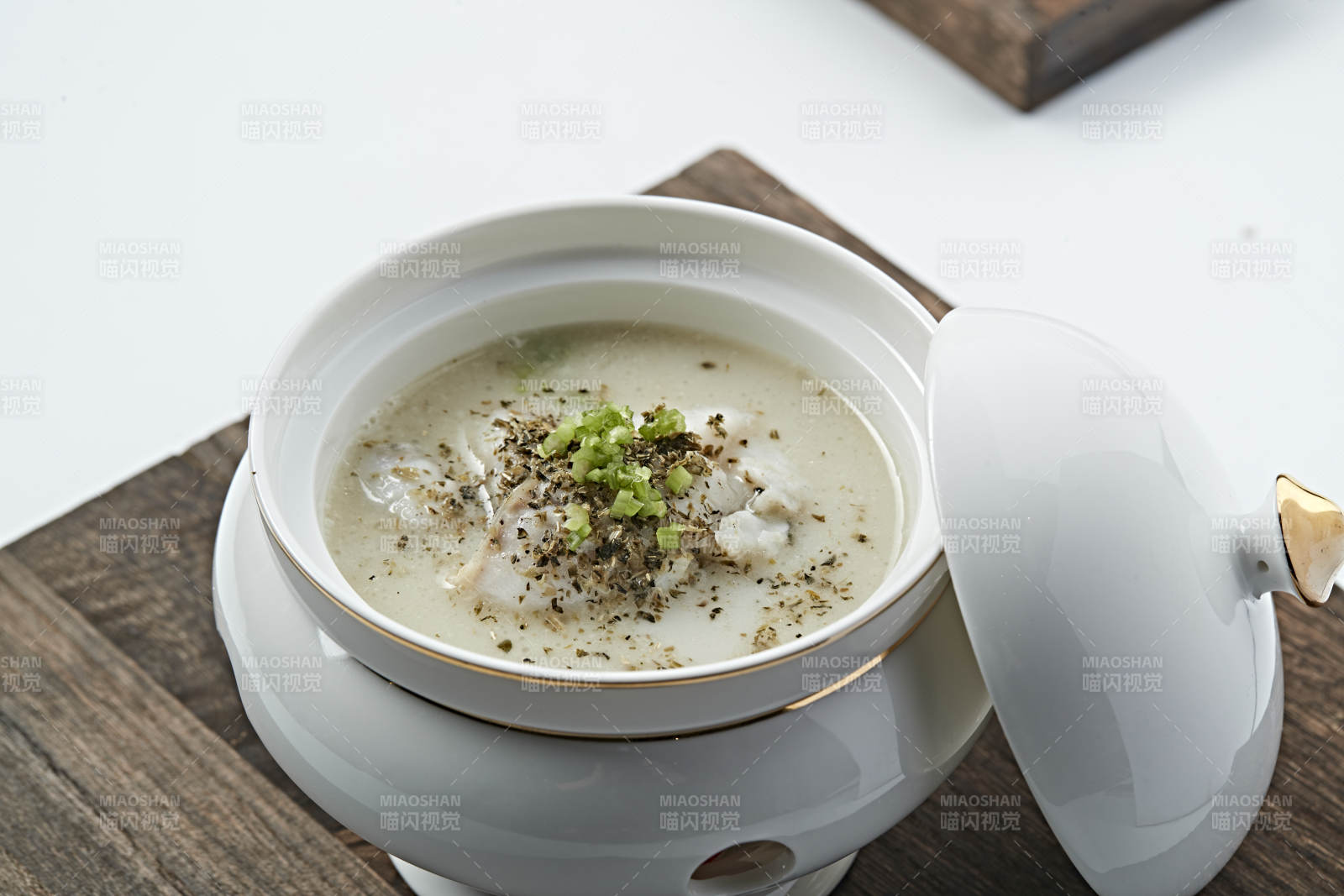 藜麥奶湯鰣魚片