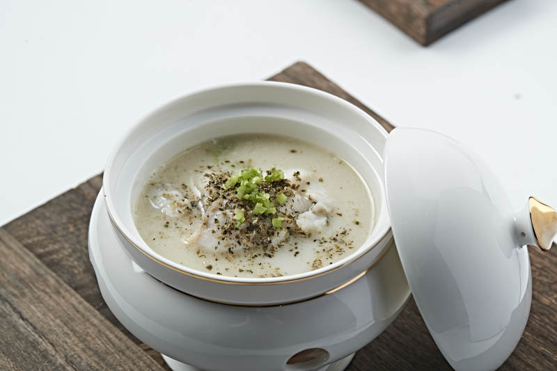 藜麦奶汤鲥鱼片