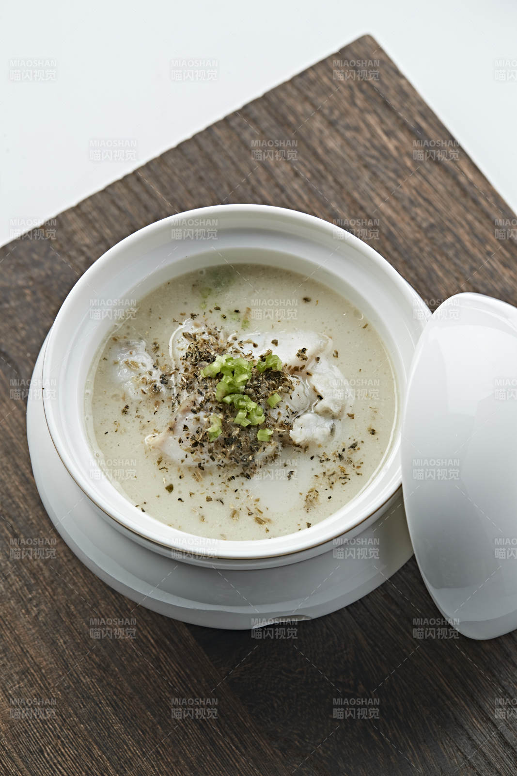 藜麦奶汤鲥鱼片