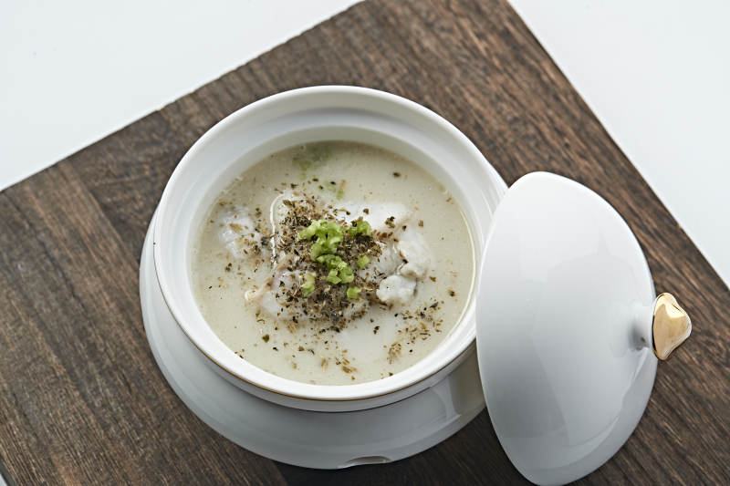 藜麦奶汤鲥鱼片