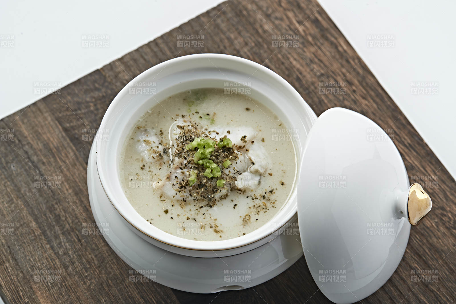 藜麦奶汤鲥鱼片