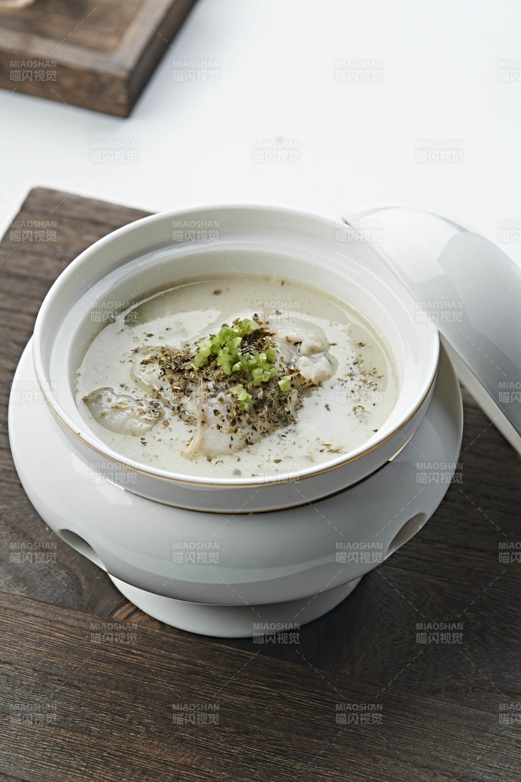 藜麦奶汤鲥鱼片