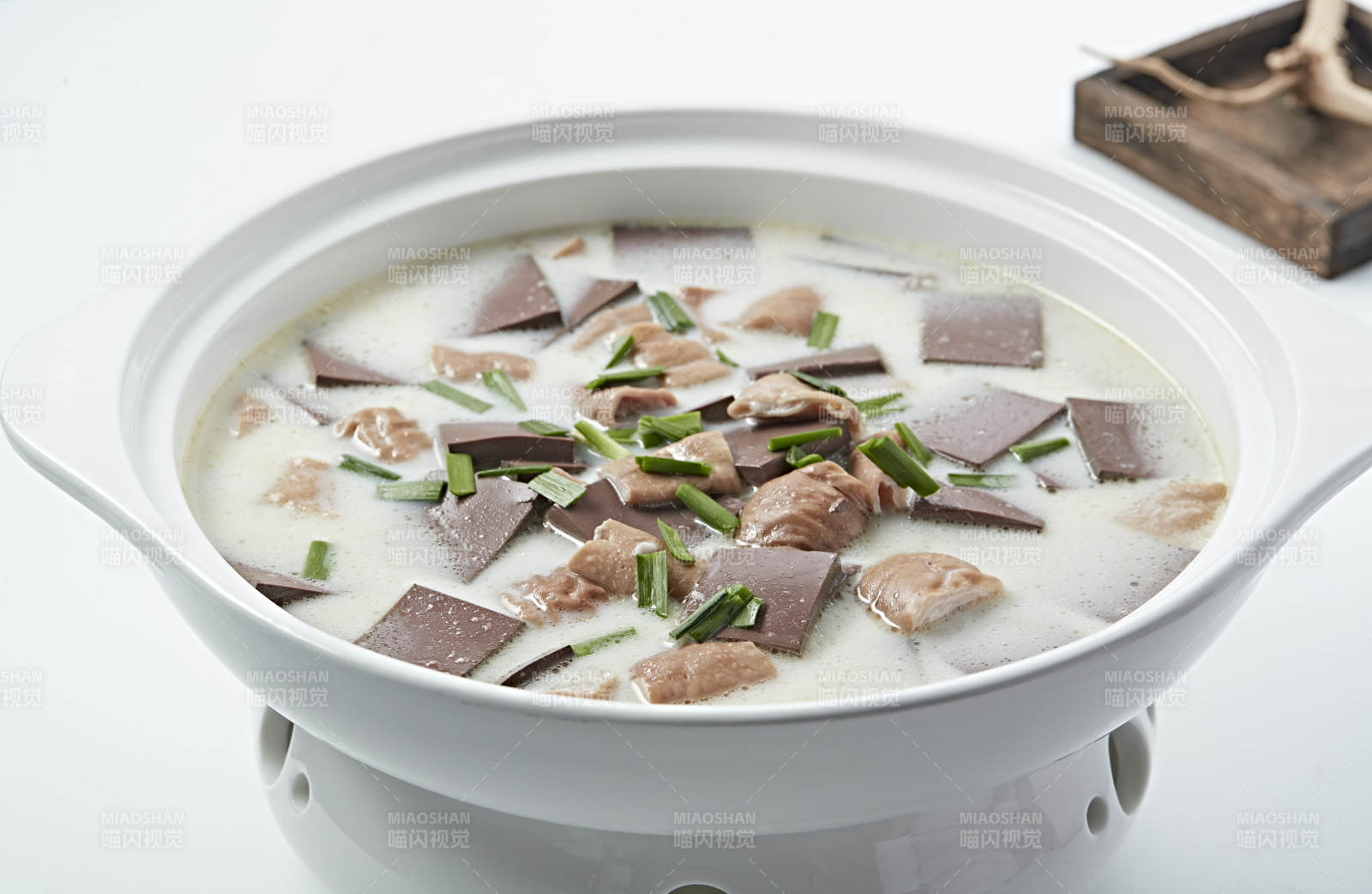 砂鍋奶湯肥腸燉豬血