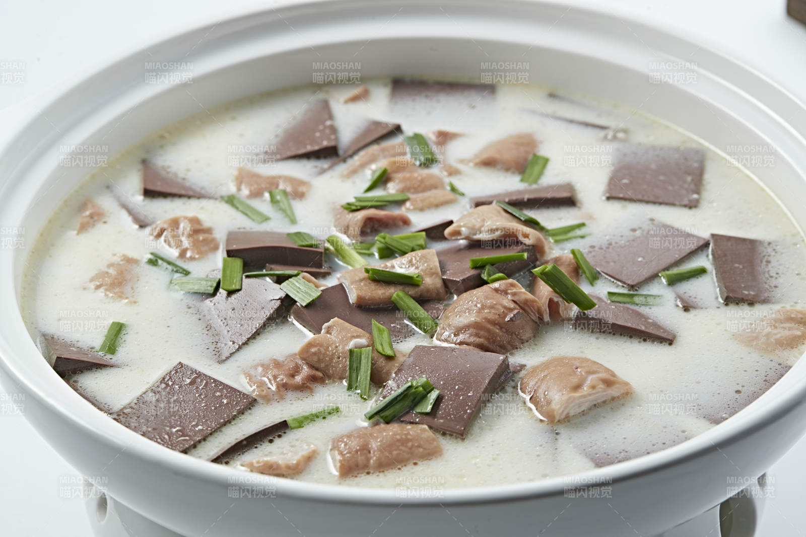 砂鍋奶湯肥腸燉豬血