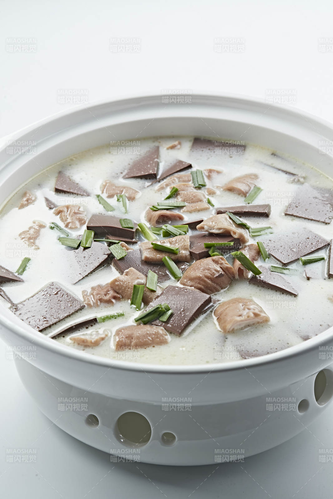 砂鍋奶湯肥腸燉豬血