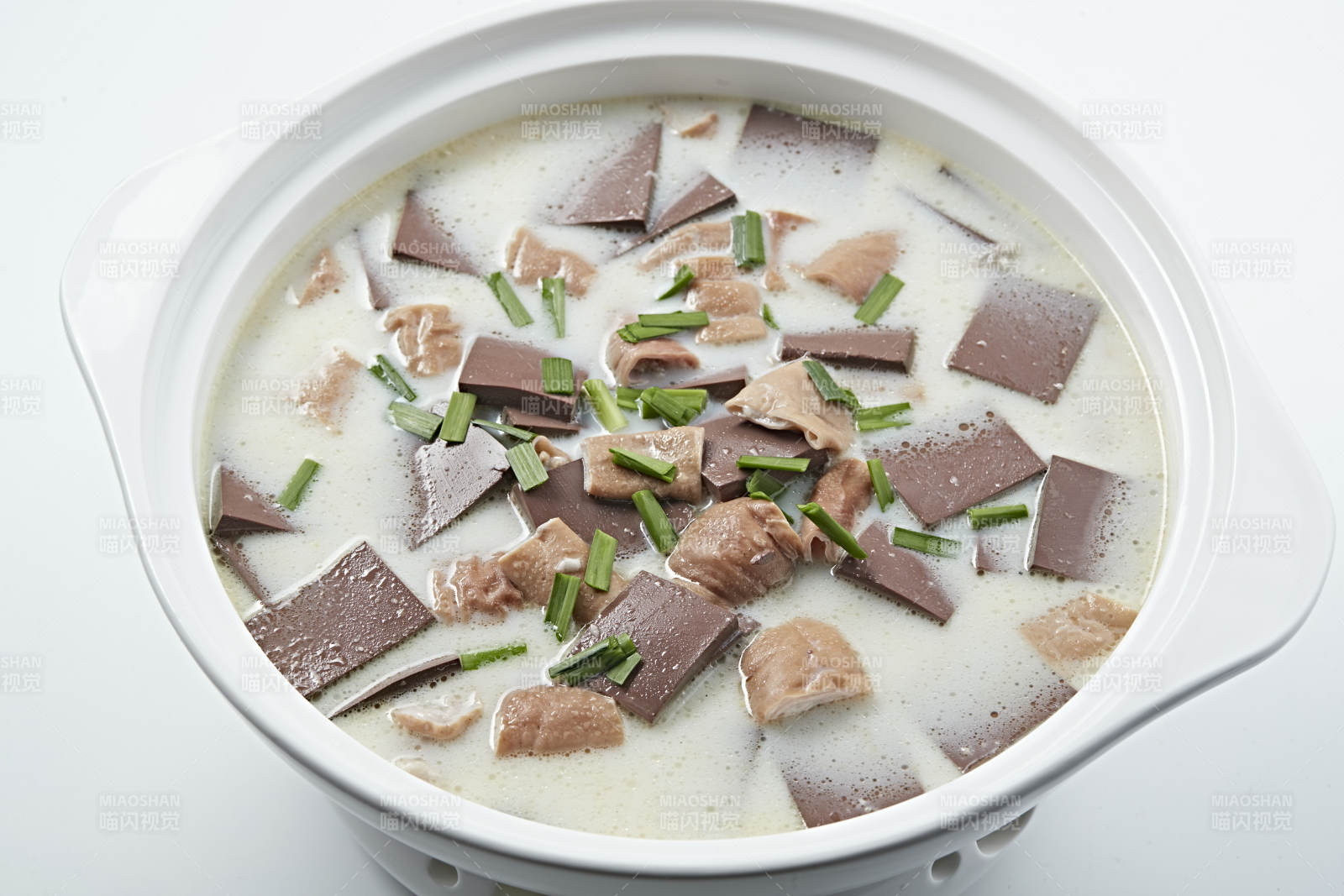 砂鍋奶湯肥腸燉豬血