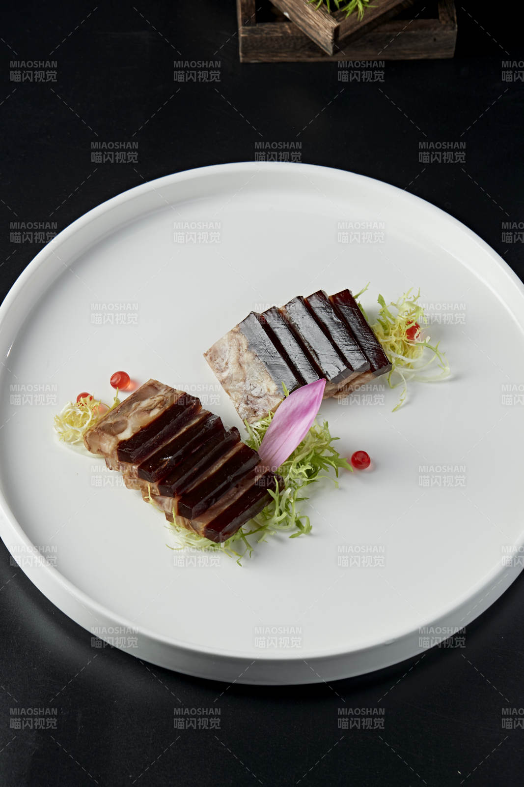 五香压肘花皮冻