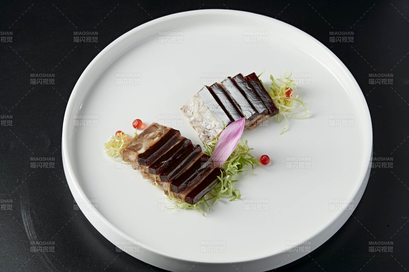 五香压肘花皮冻