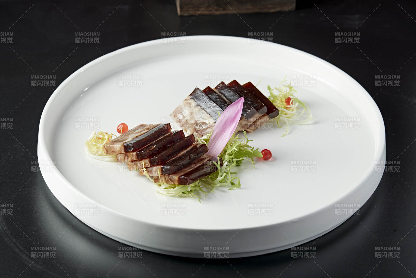 五香压肘花皮冻