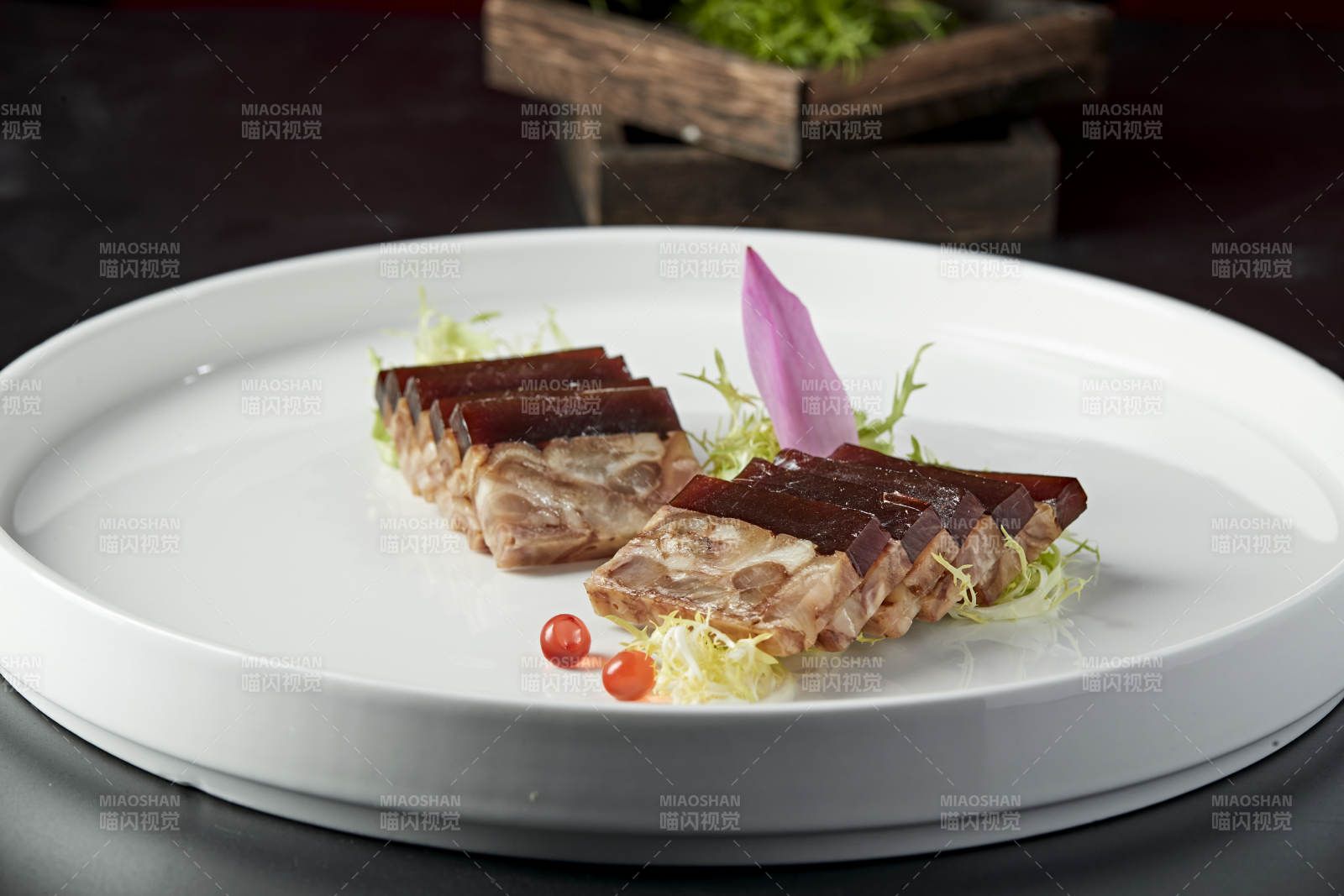 五香压肘花皮冻