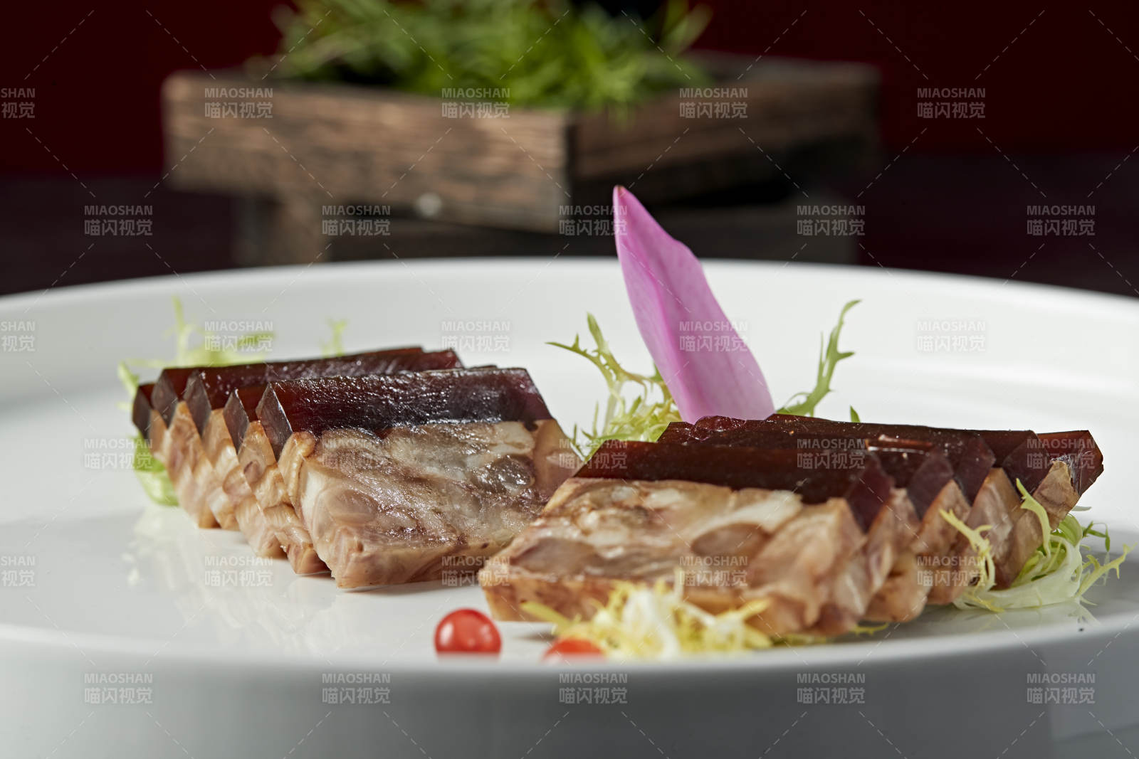 五香压肘花皮冻