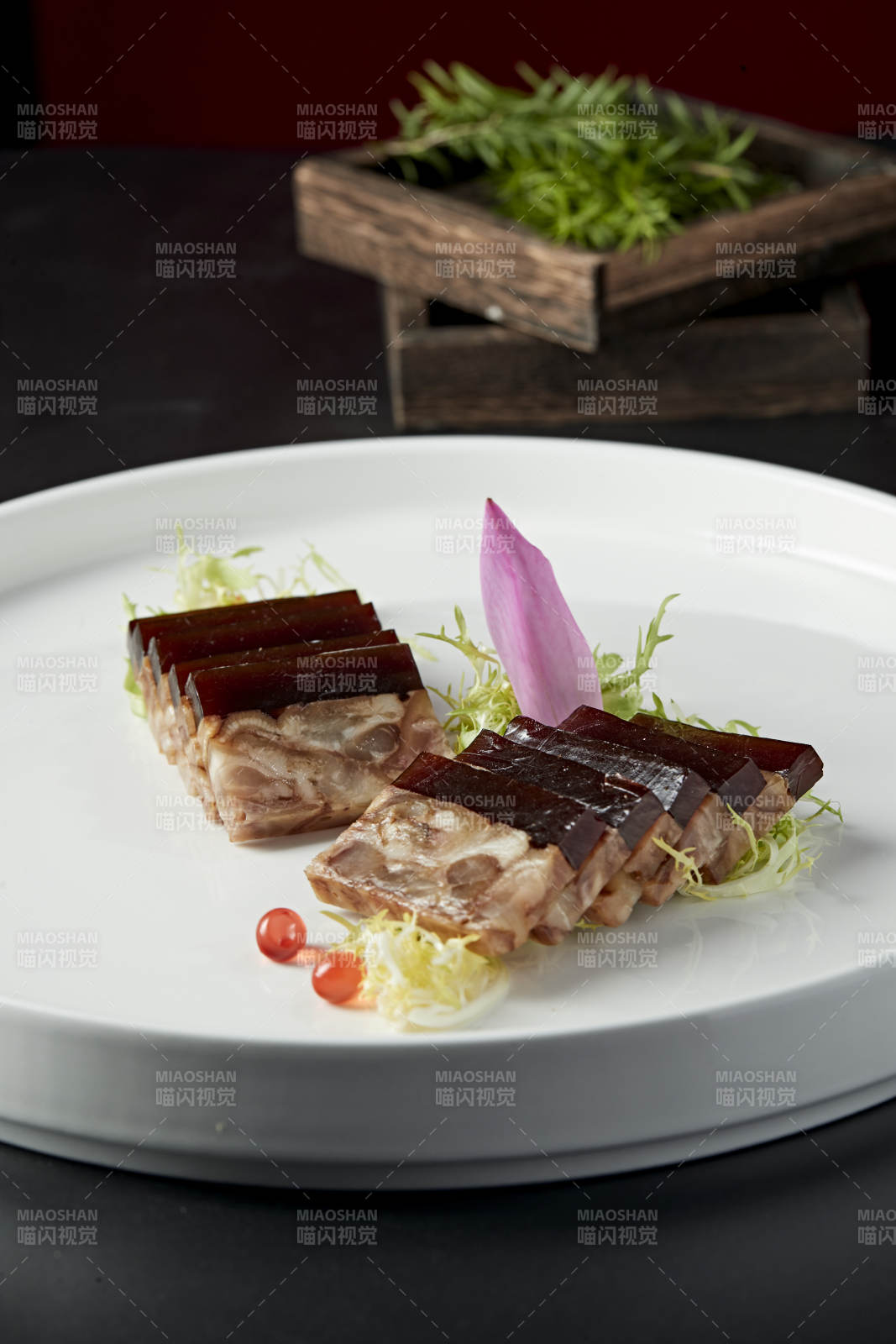 五香压肘花皮冻