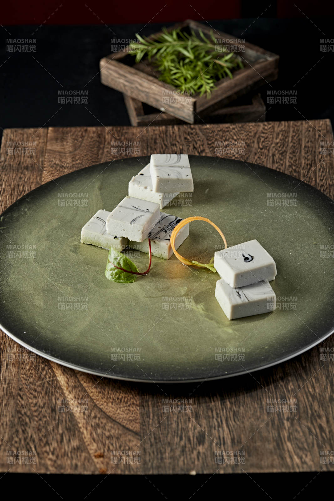 墨魚汁魚泥豆腐