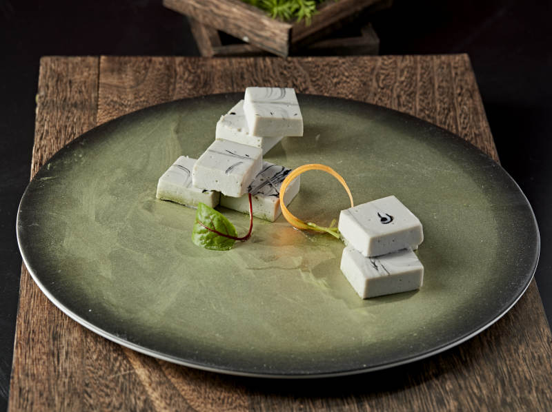 墨鱼汁鱼泥豆腐