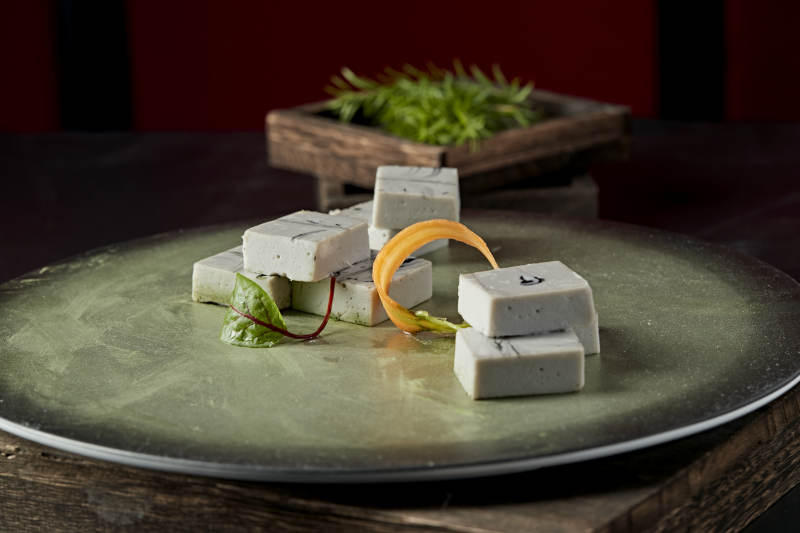 墨鱼汁鱼泥豆腐