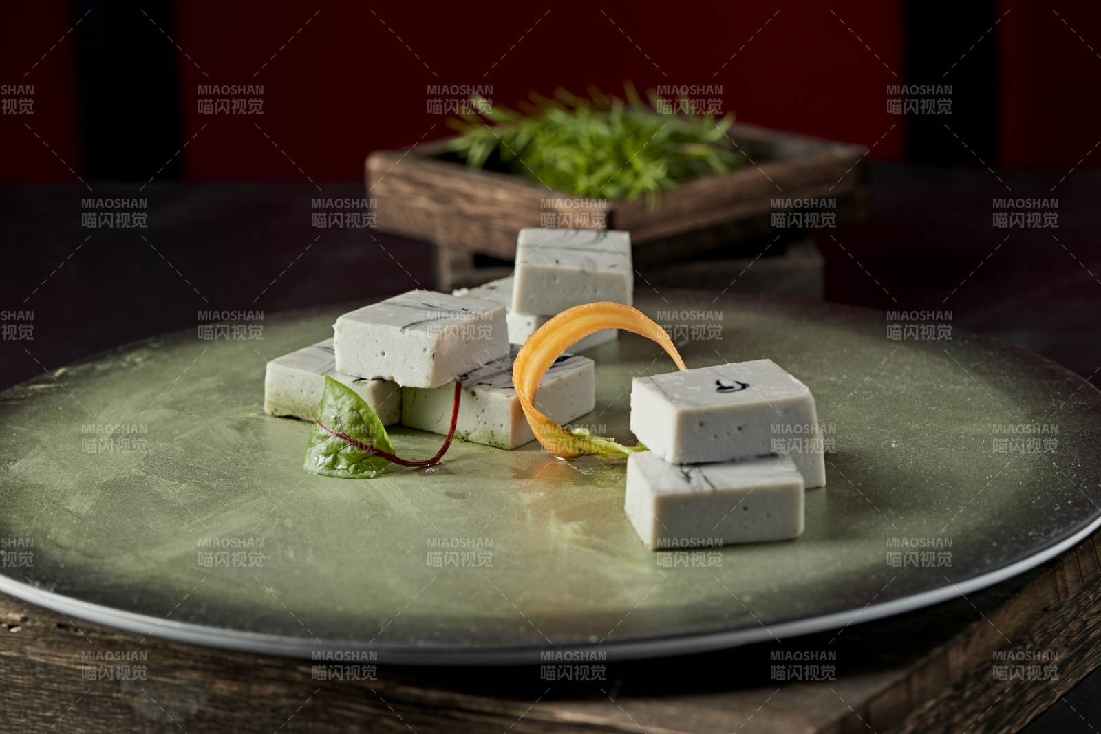 墨鱼汁鱼泥豆腐