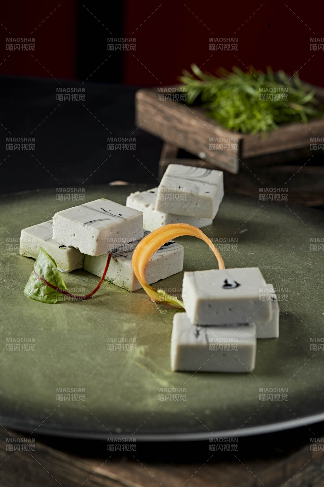 墨魚汁魚泥豆腐