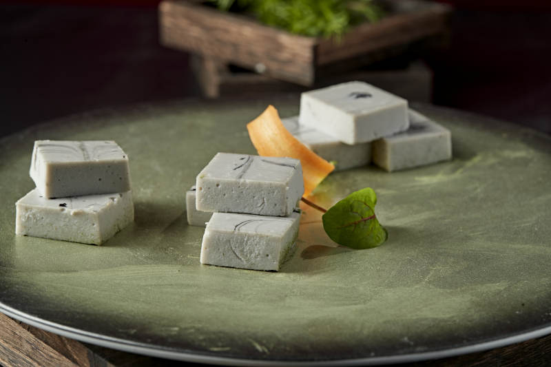 墨鱼汁鱼泥豆腐