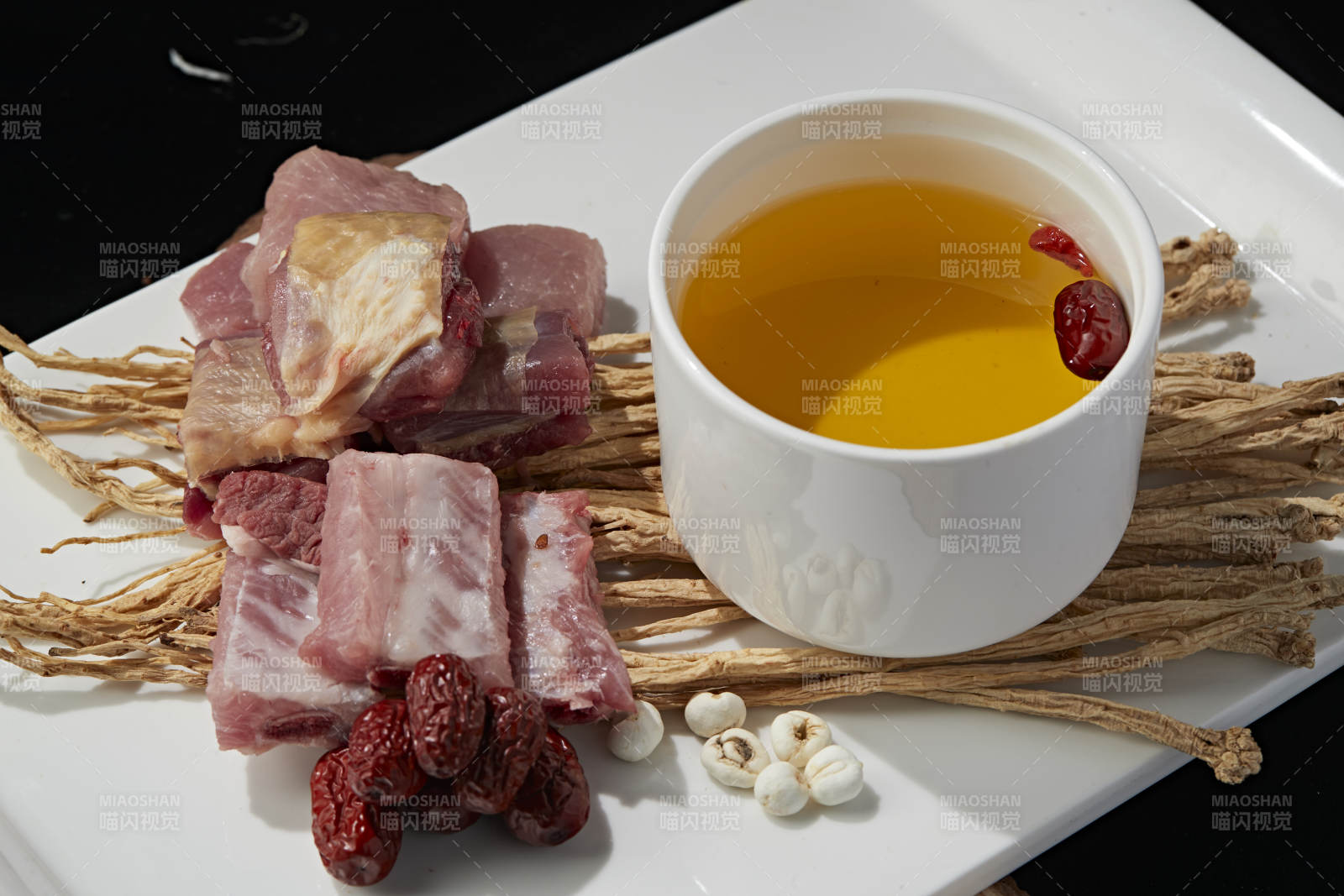 天麻党参红枣枸杞鹅翅猪排滋补汤