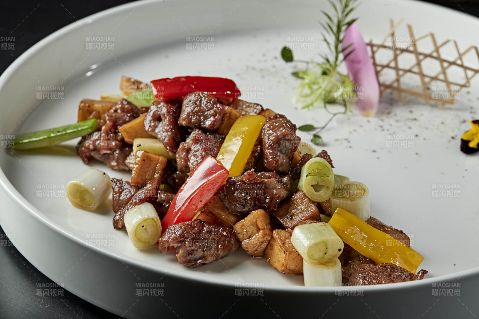 黑胡椒杏鲍菇牛仔粒