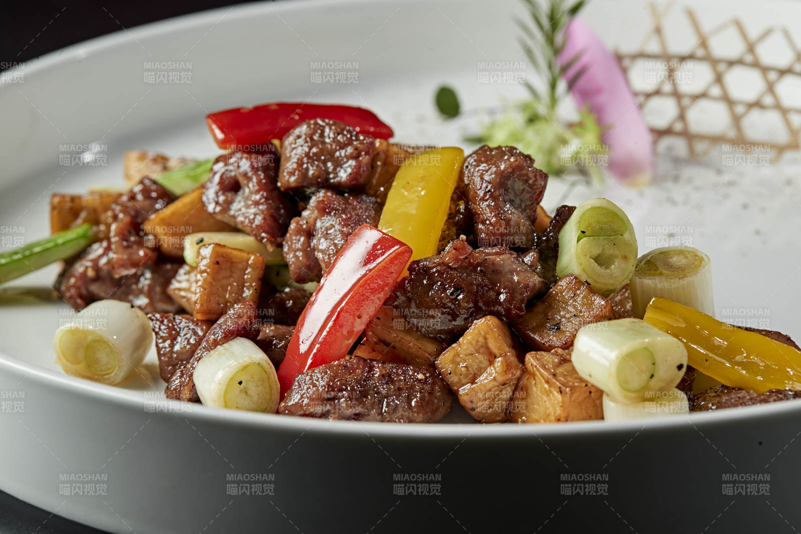 黑胡椒杏鲍菇牛仔粒