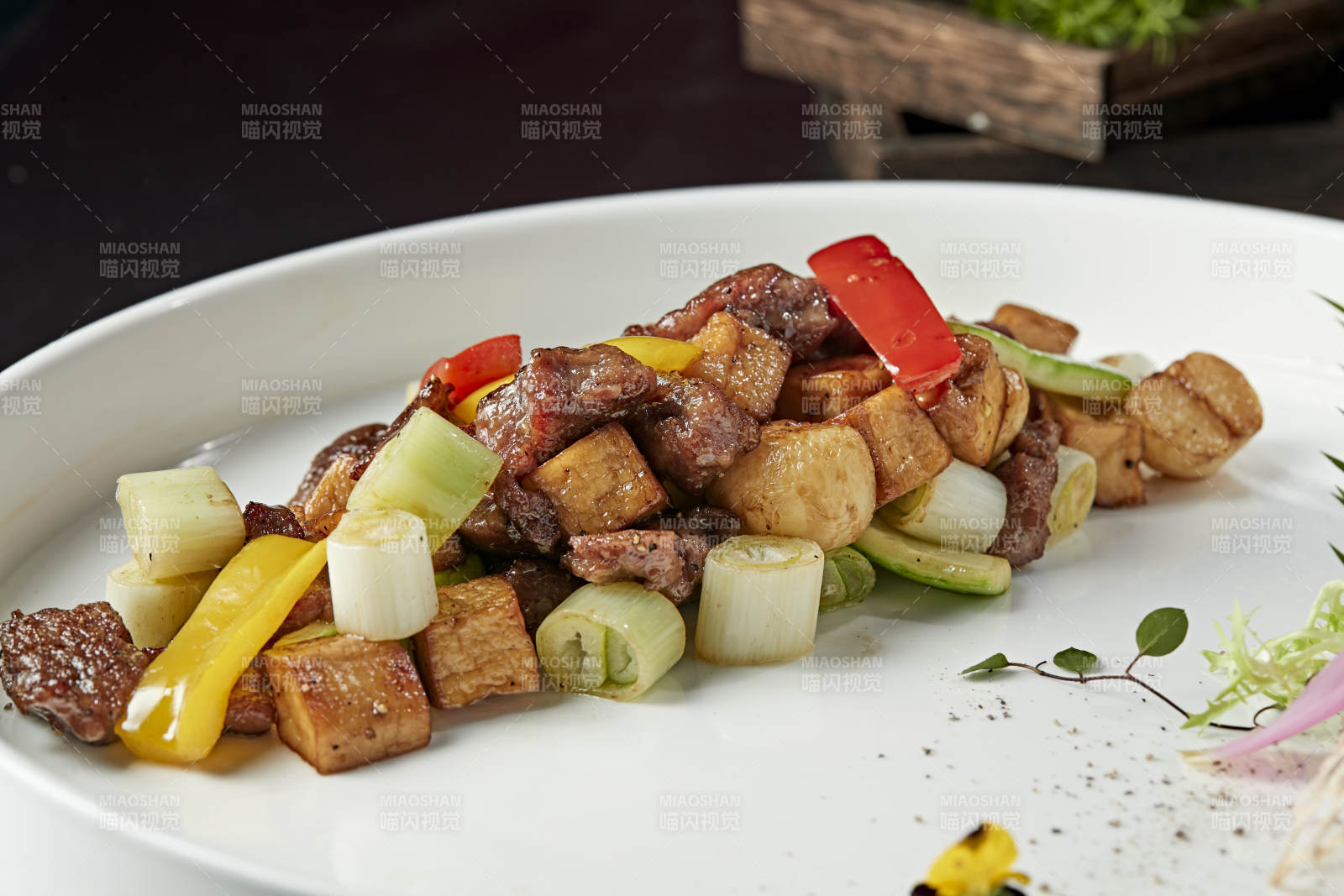 黑胡椒杏鮑菇牛仔粒