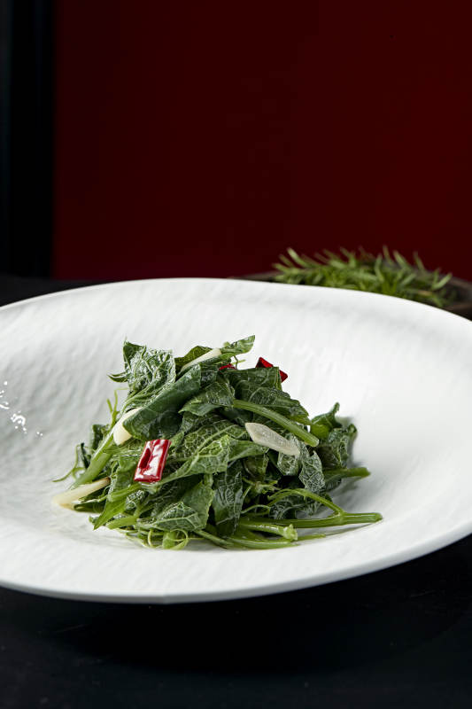 辣椒蒜片凉拌蕨菜