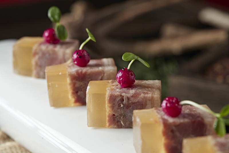 五香水晶压肘花