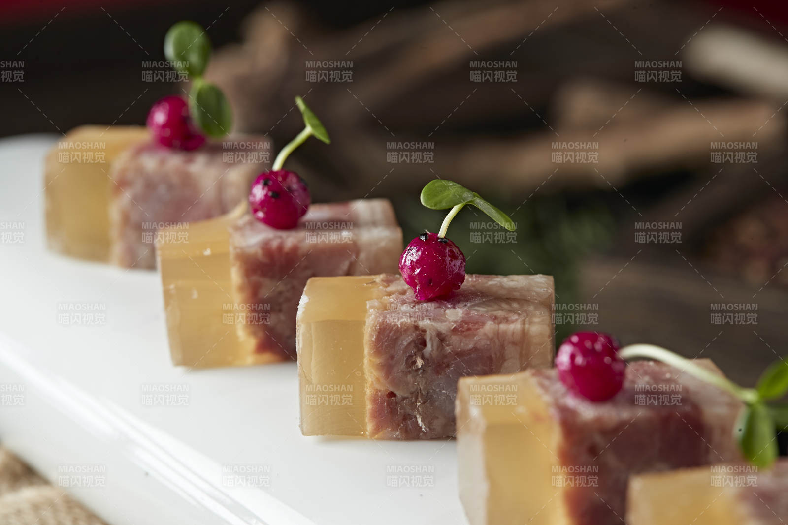 五香水晶压肘花