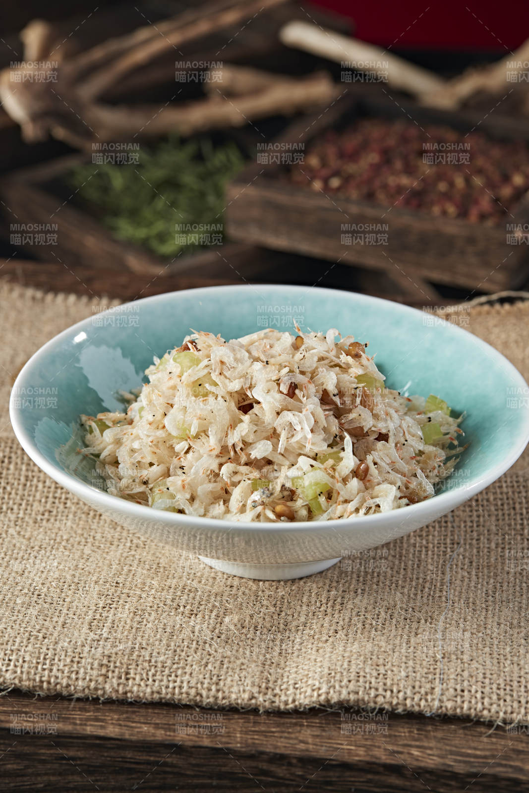 西芹黄豆拌深海虾皮