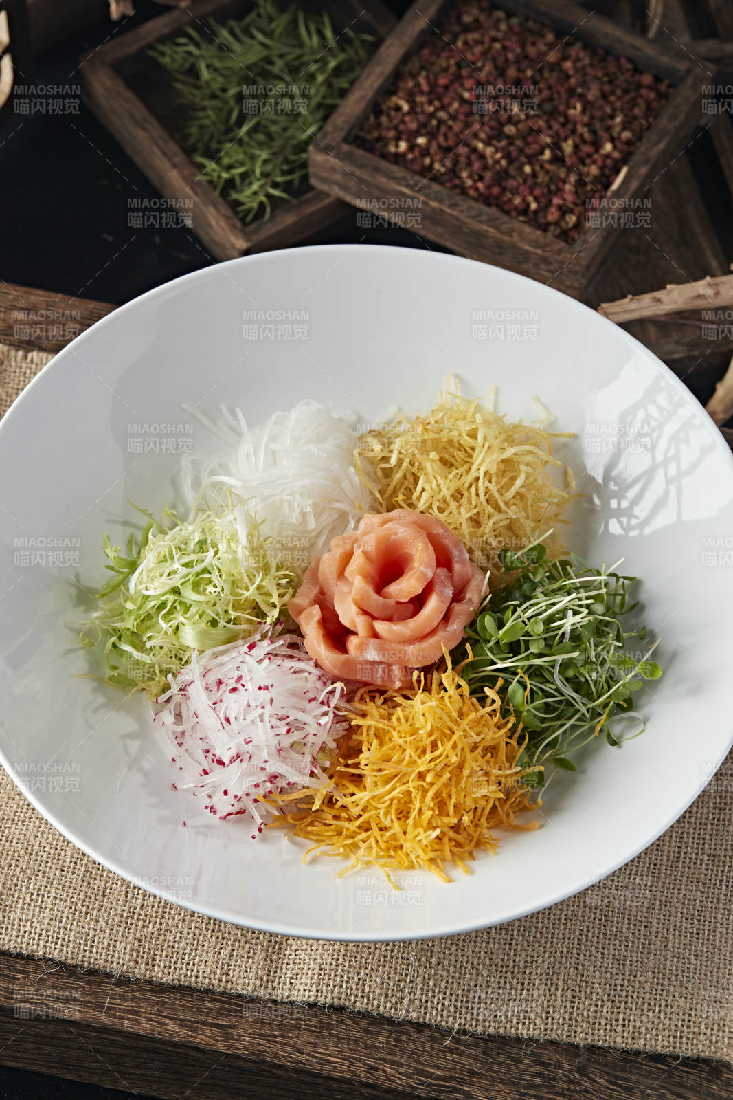 时蔬丝巧拌三文鱼刺身