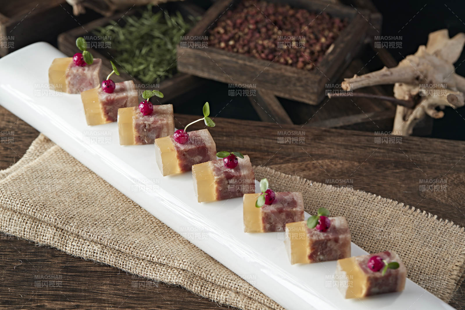 五香水晶压肘花