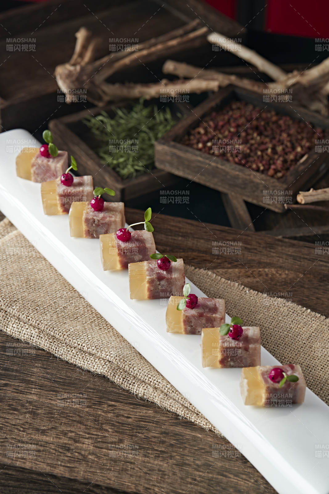 五香水晶压肘花