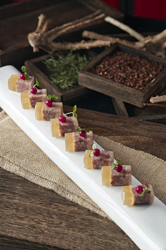 五香水晶压肘花