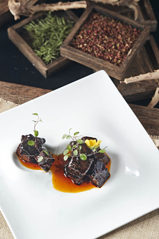 墨魚汁焗牛腩肉