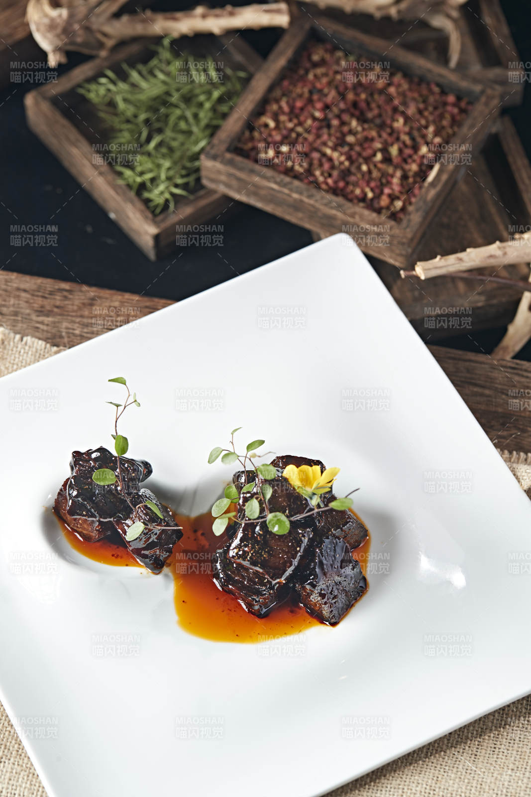 墨魚汁焗牛腩肉