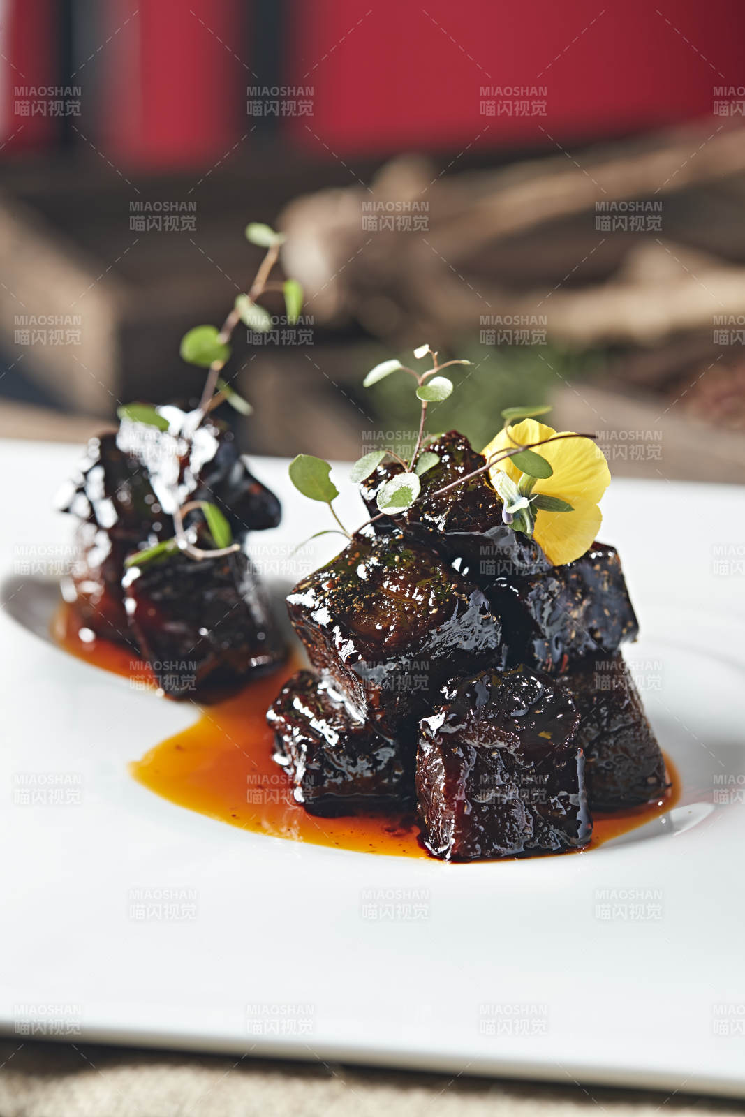 墨魚汁焗牛腩肉