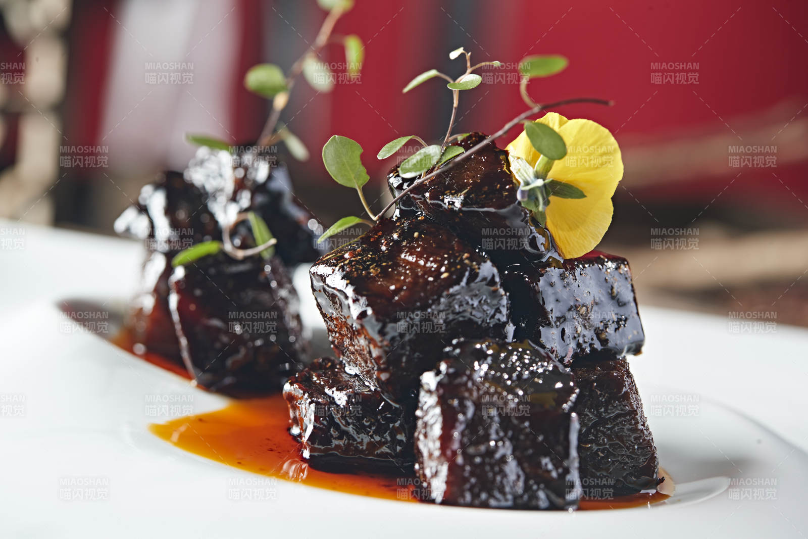 墨魚汁焗牛腩肉