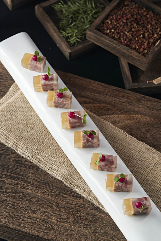 五香水晶压肘花